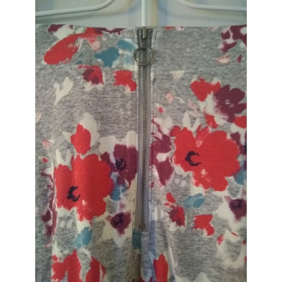 NWOT SO Floral Skirt - Picture 3 of 4